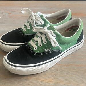 Vans Women’s Sneakers in Green and Black